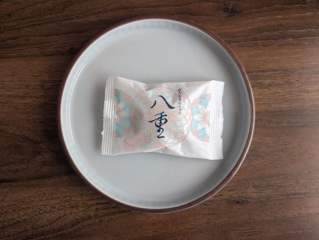 俵屋吉富の「京のおまんじゅう　八重」　個包装(表)
