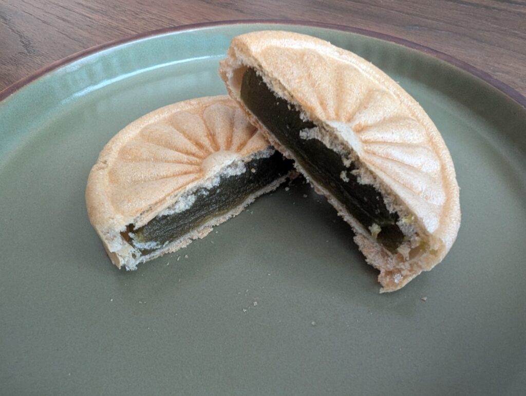 「そのぎ茶最中」断面